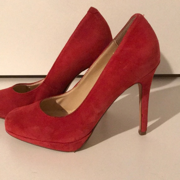 Red shoes from the bay - Picture 3 of 3